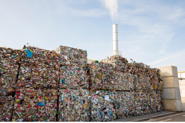 Supporting recycling plant operations. Supporting recycling plant operations.